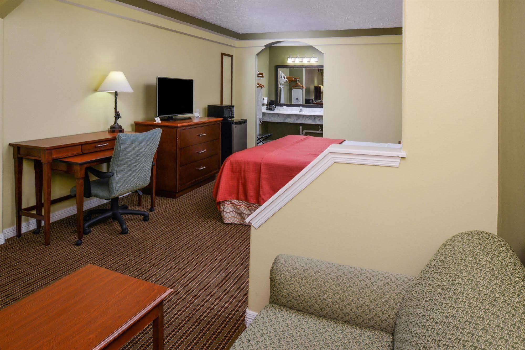 Americas Best Value Inn & Suites Waller/Prairie View Esterno foto