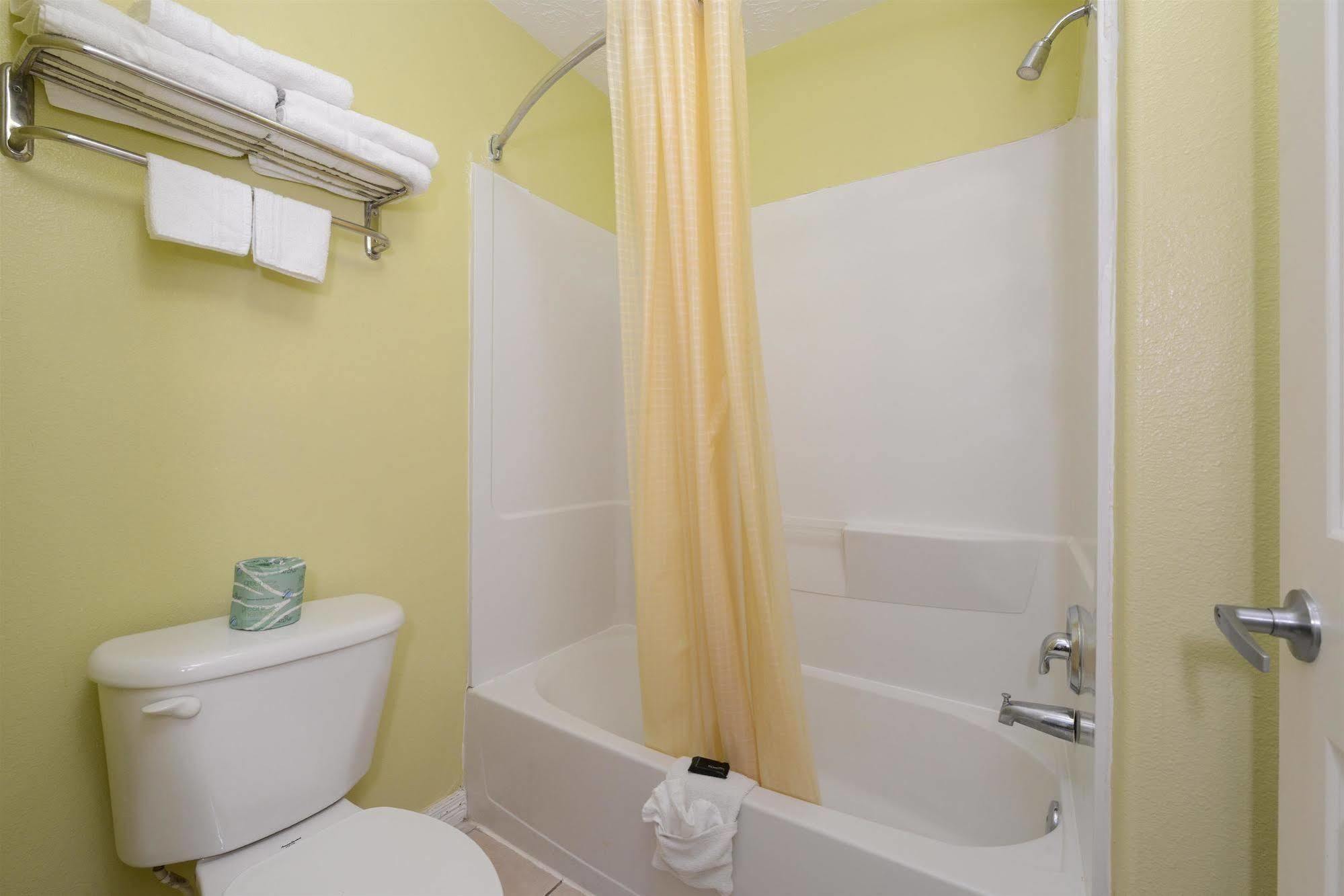 Americas Best Value Inn & Suites Waller/Prairie View Esterno foto