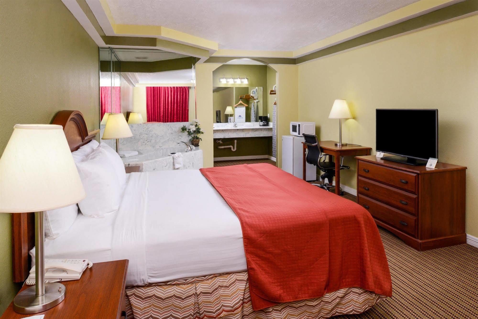 Americas Best Value Inn & Suites Waller/Prairie View Esterno foto