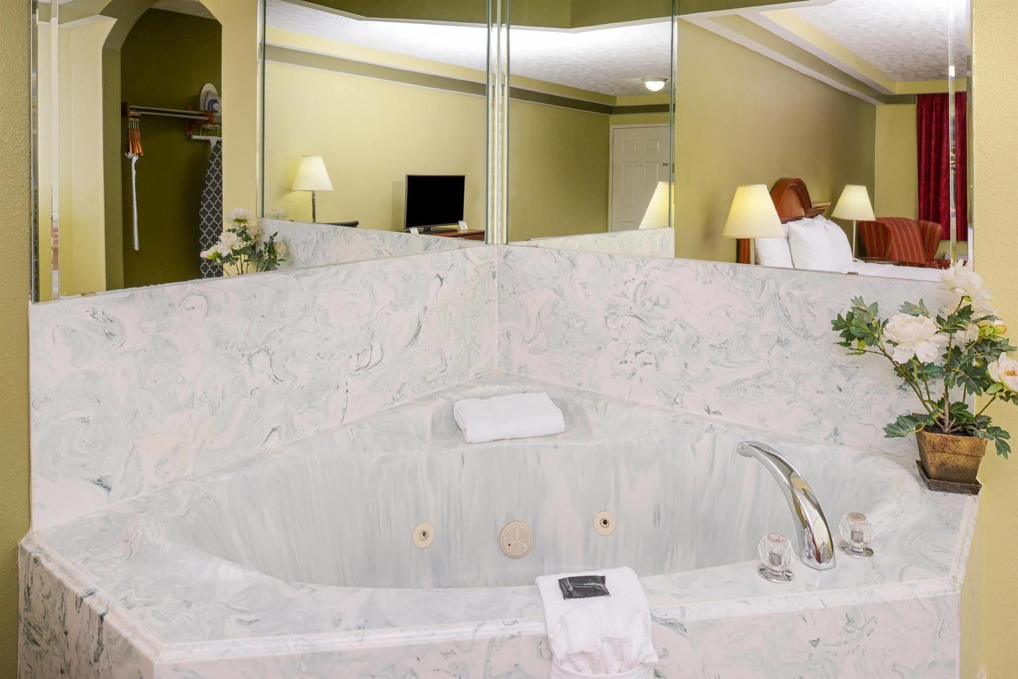 Americas Best Value Inn & Suites Waller/Prairie View Esterno foto