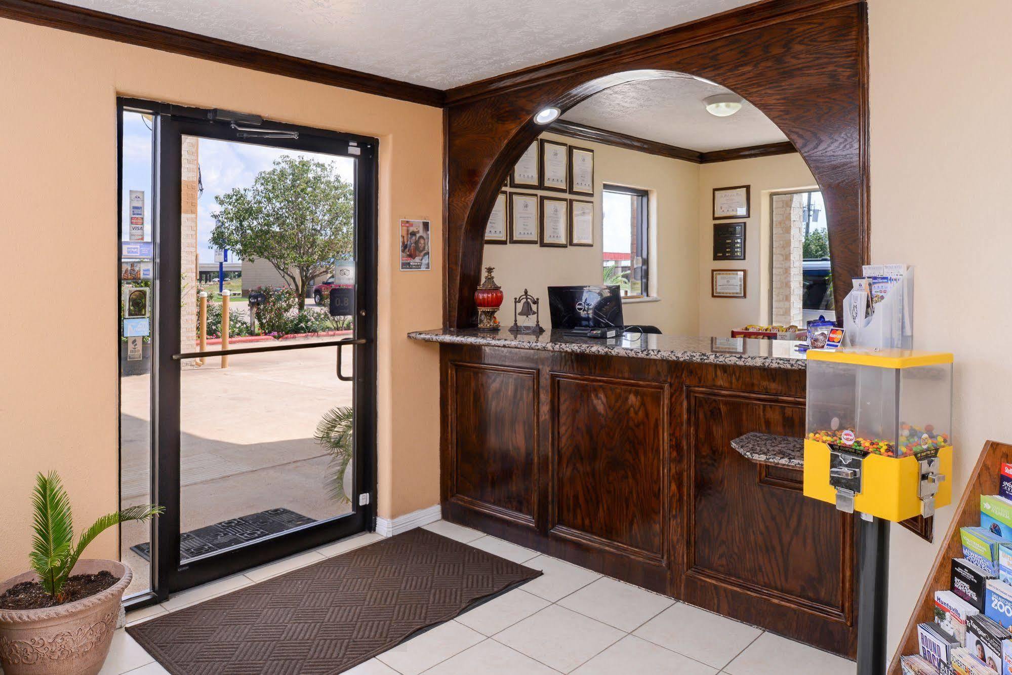 Americas Best Value Inn & Suites Waller/Prairie View Esterno foto