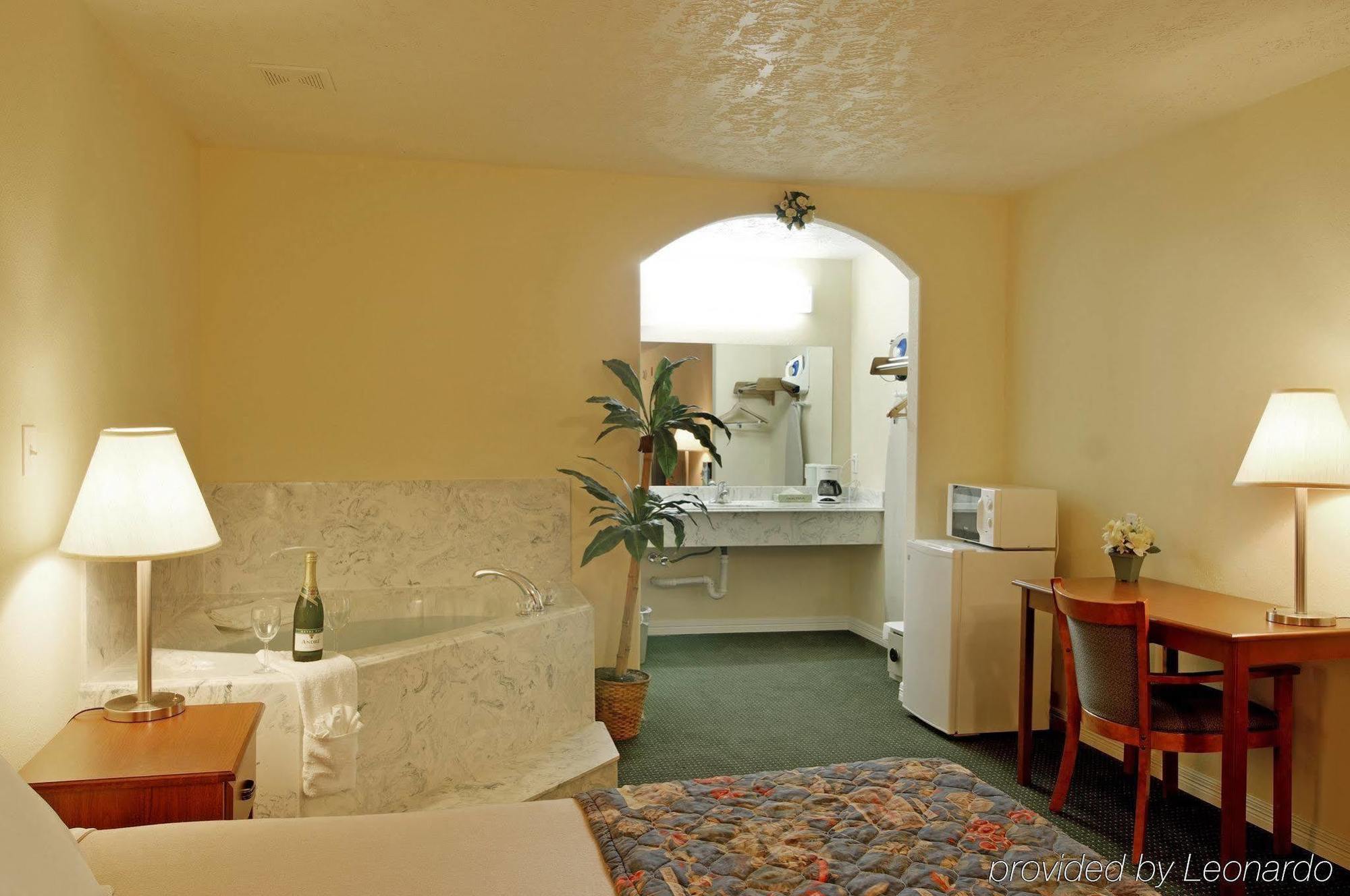 Americas Best Value Inn & Suites Waller/Prairie View Esterno foto